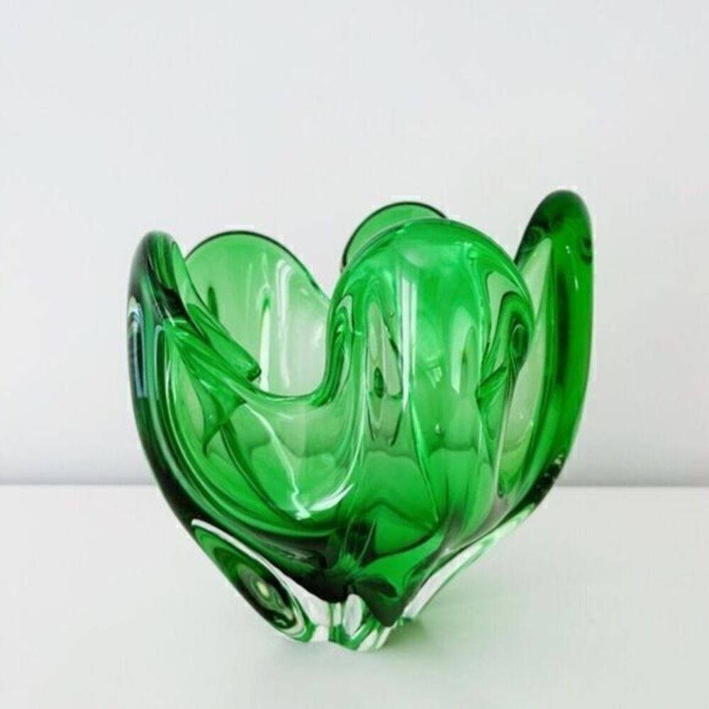 VINTAGE Mid Century Art Glass Handkerchief Bowl / Centrepiece